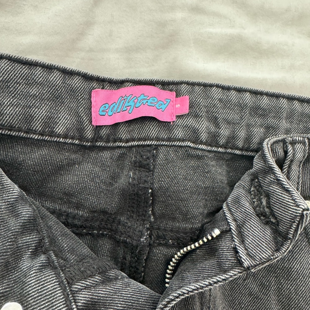 Edikted Raelynn Washed Low Rise Jeans - Picture 3 of 3